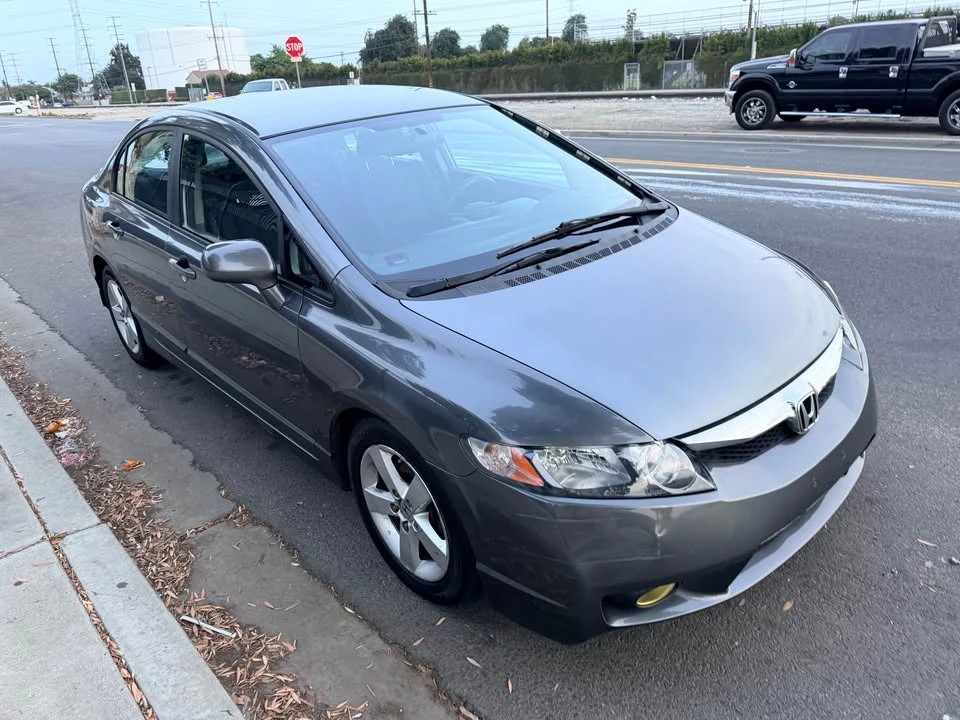 2011 Honda Civic 8th Gen - Image 3 of 17