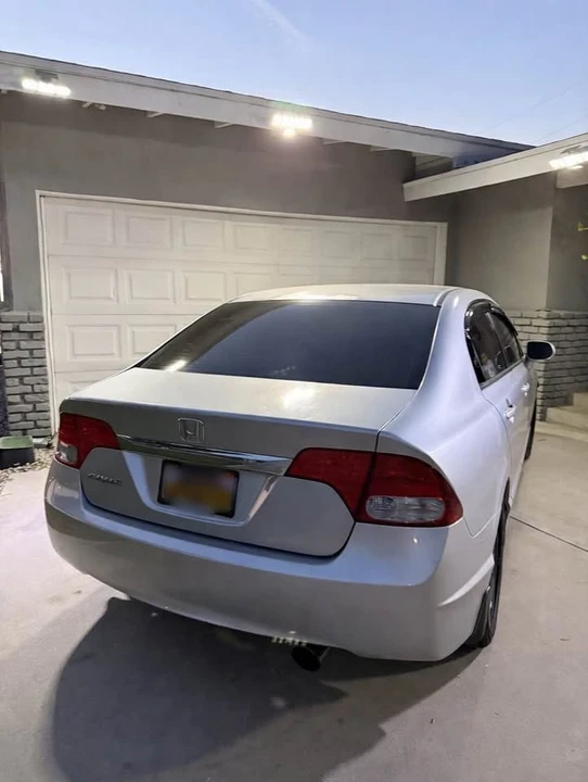 2011 Honda Civic 8th Gen - Image 2 of 5