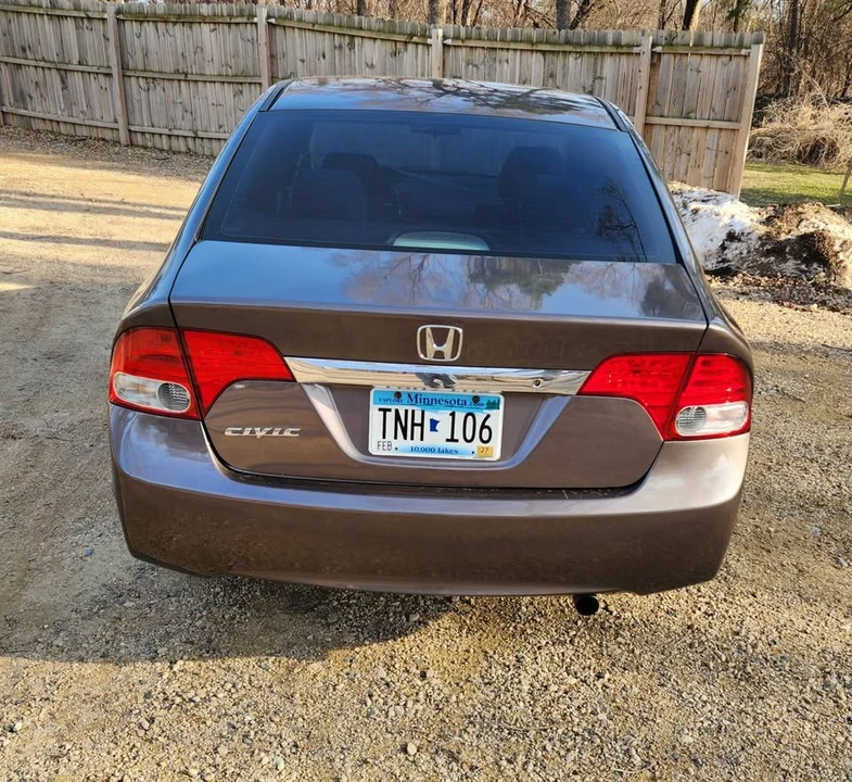 2011 Honda Civic 8th Gen - Image 2 of 7