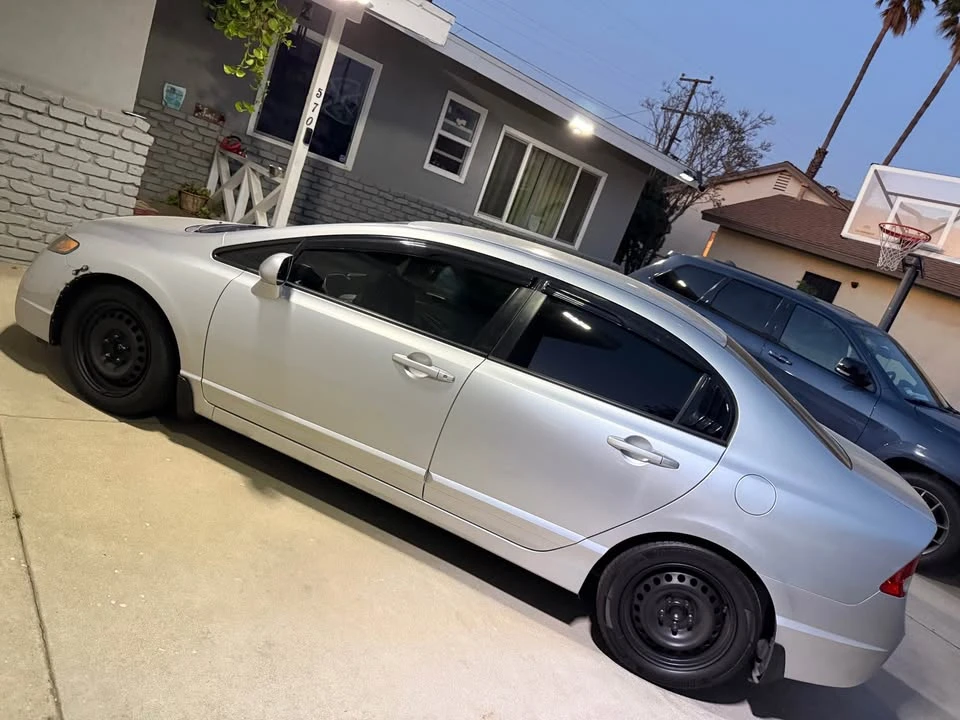 2011 Honda Civic 8th Gen - Image 3 of 5
