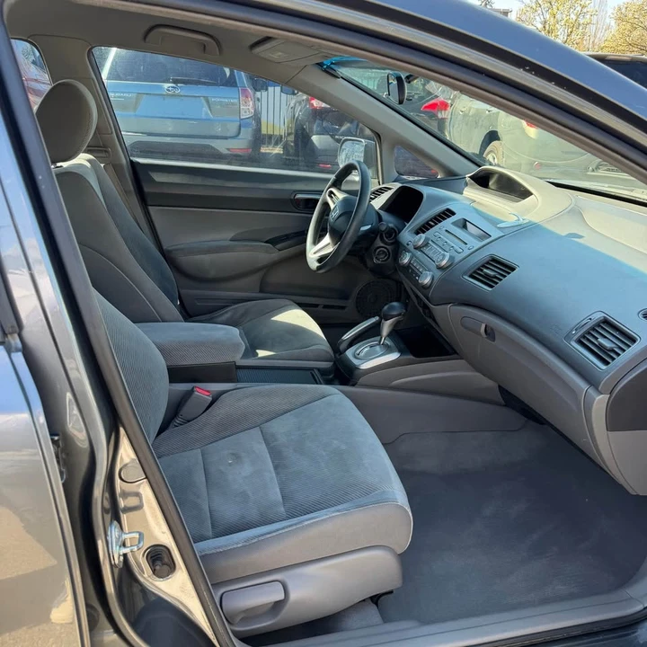 2011 Honda Civic 8th Gen - Image 8 of 10