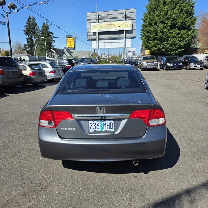 2011 Honda Civic 8th Gen - Image 8 of 15