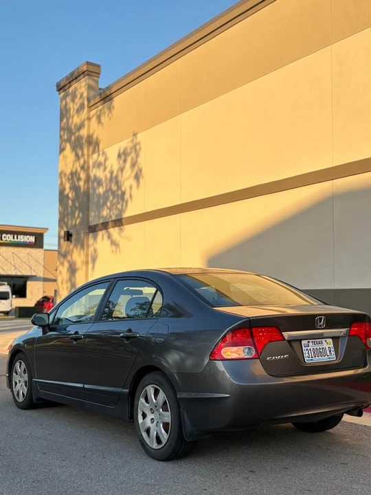 2011 Honda Civic 8th Gen - Image 5 of 19