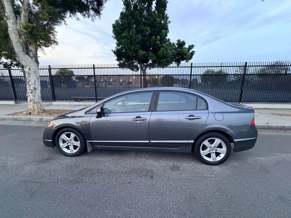 2011 Honda Civic 8th Gen - Image 7 of 17