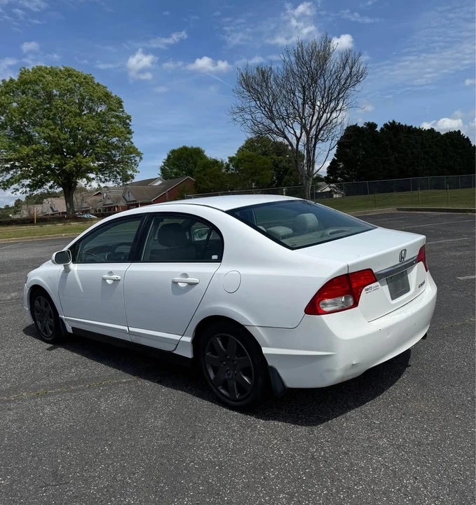 2011 Honda Civic 8th Gen - Image 8 of 14