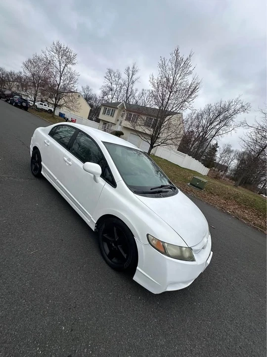 2011 Honda Civic 8th Gen - Image 2 of 8