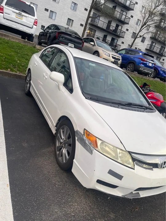 2011 Honda Civic 8th Gen - Image 2 of 4