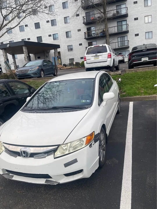 2011 Honda Civic 8th Gen - Image 3 of 4