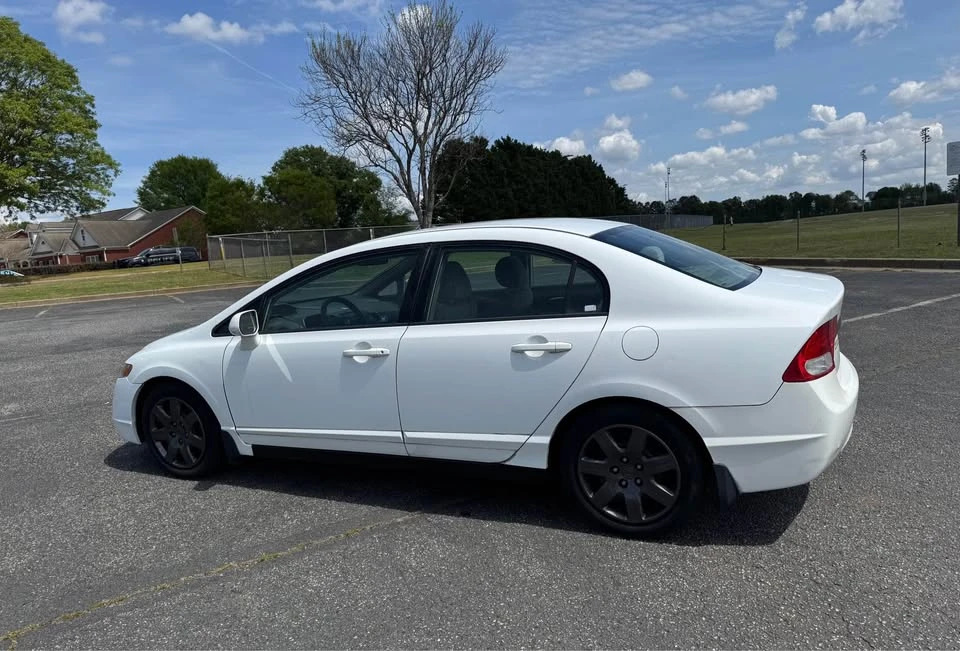 2011 Honda Civic 8th Gen - Image 9 of 14