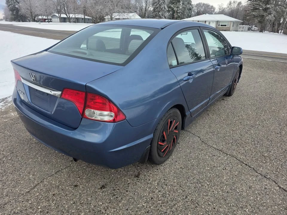 2011 Honda Civic 8th Gen - Image 9 of 16