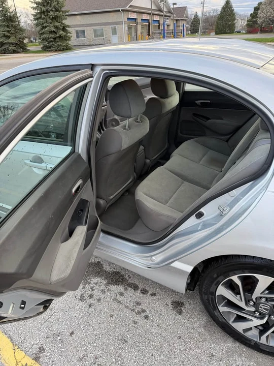 2011 Honda Civic 8th Gen - Image 6 of 11