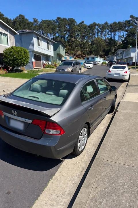 2011 Honda Civic 8th Gen - Image 2 of 7