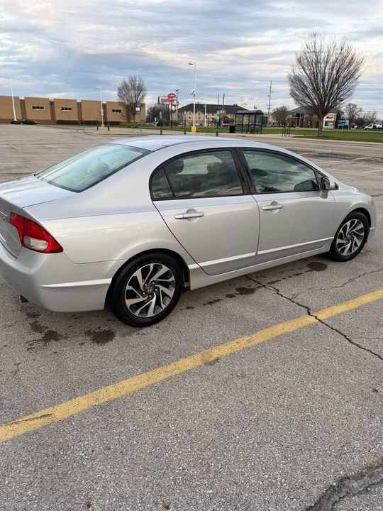 2011 Honda Civic 8th Gen - Image 4 of 11