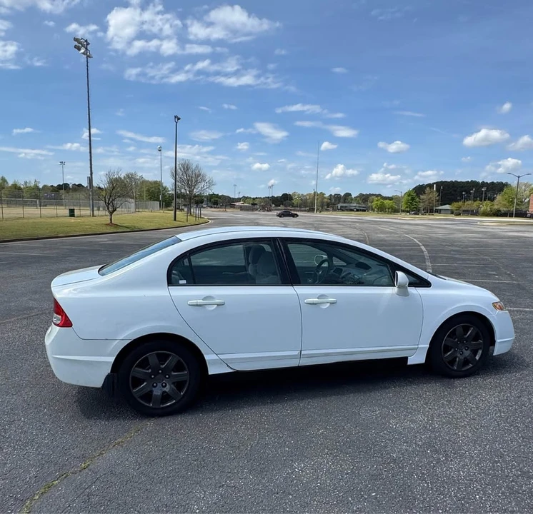 2011 Honda Civic 8th Gen - Image 5 of 14
