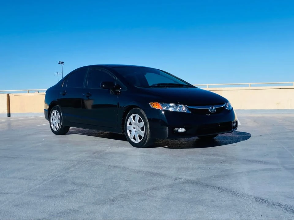 2011 Honda Civic 8th Gen - Image 2 of 4