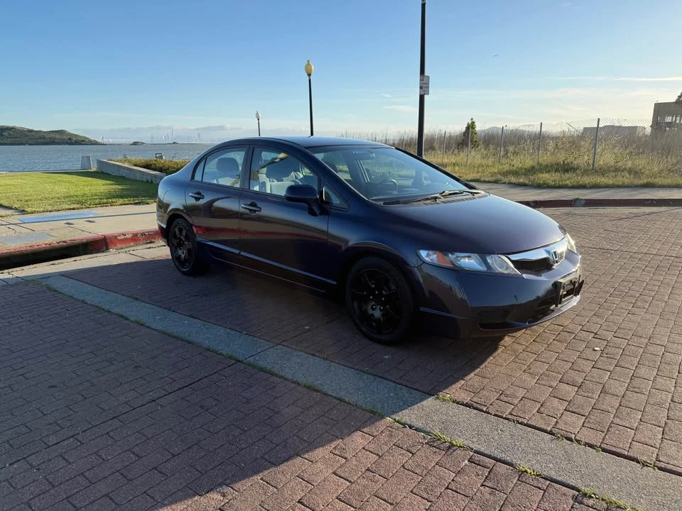 2011 Honda Civic 8th Gen - Image 2 of 8