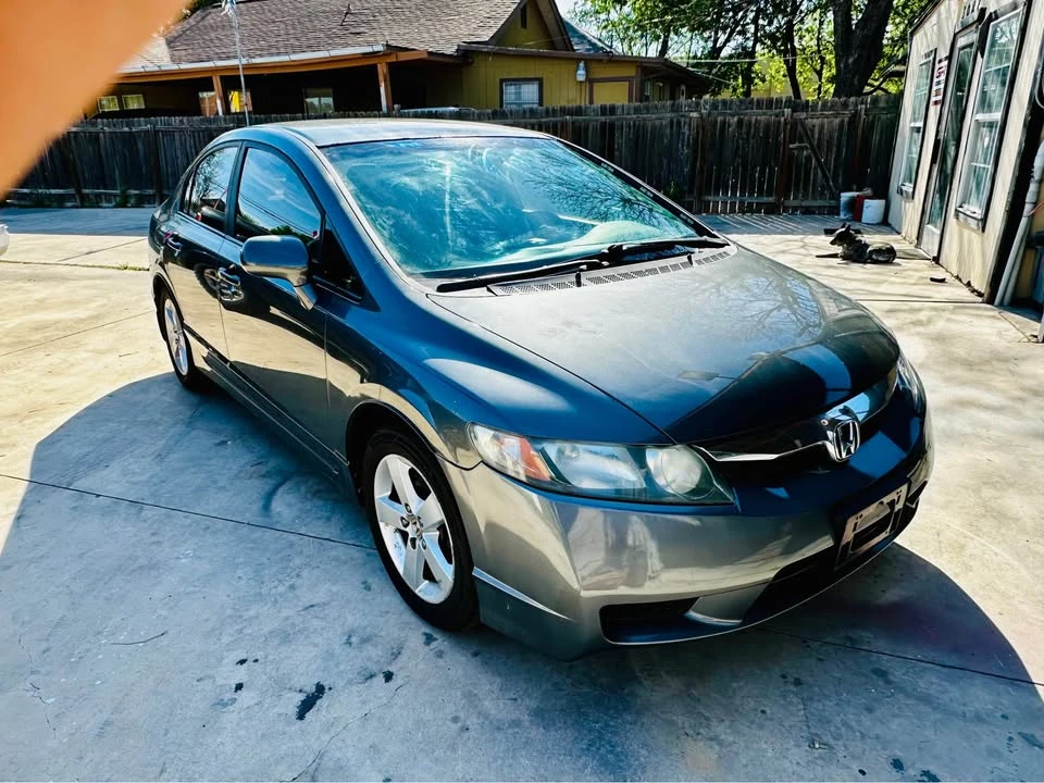 2011 Honda Civic 8th Gen - Image 2 of 10