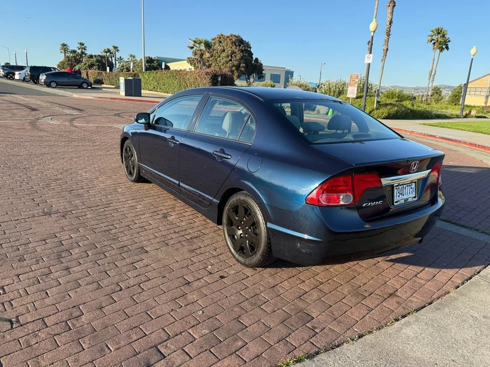 2011 Honda Civic 8th Gen - Image 4 of 8