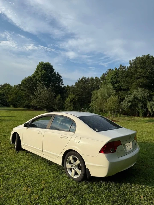 2011 Honda Civic 8th Gen - Image 6 of 8