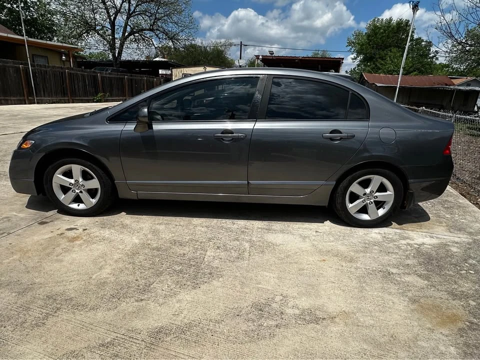 2011 Honda Civic 8th Gen - Image 4 of 10