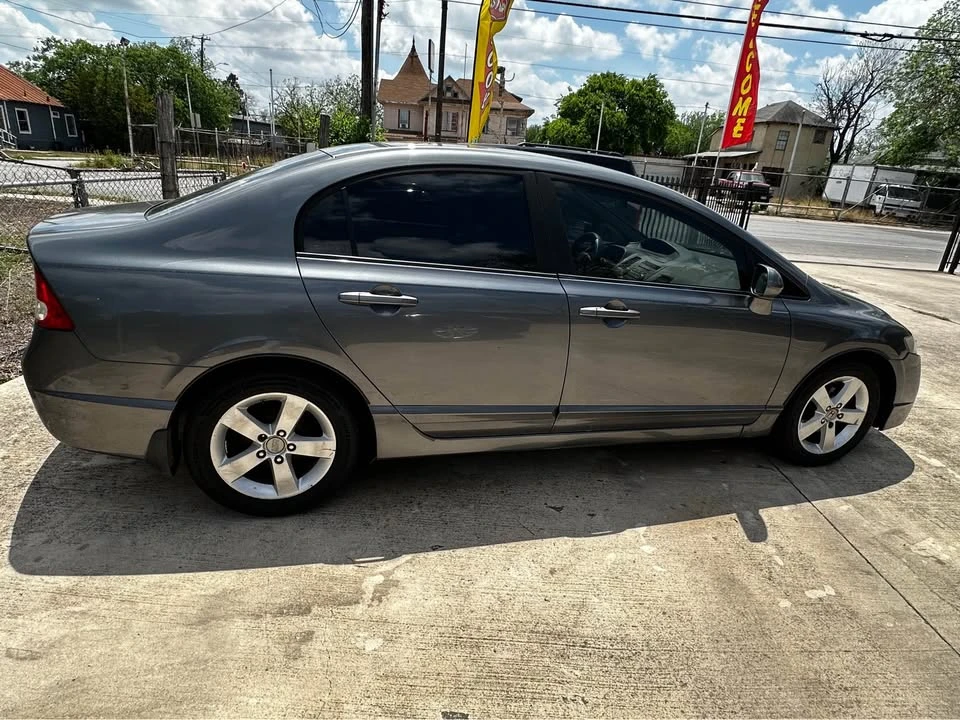 2011 Honda Civic 8th Gen - Image 5 of 10