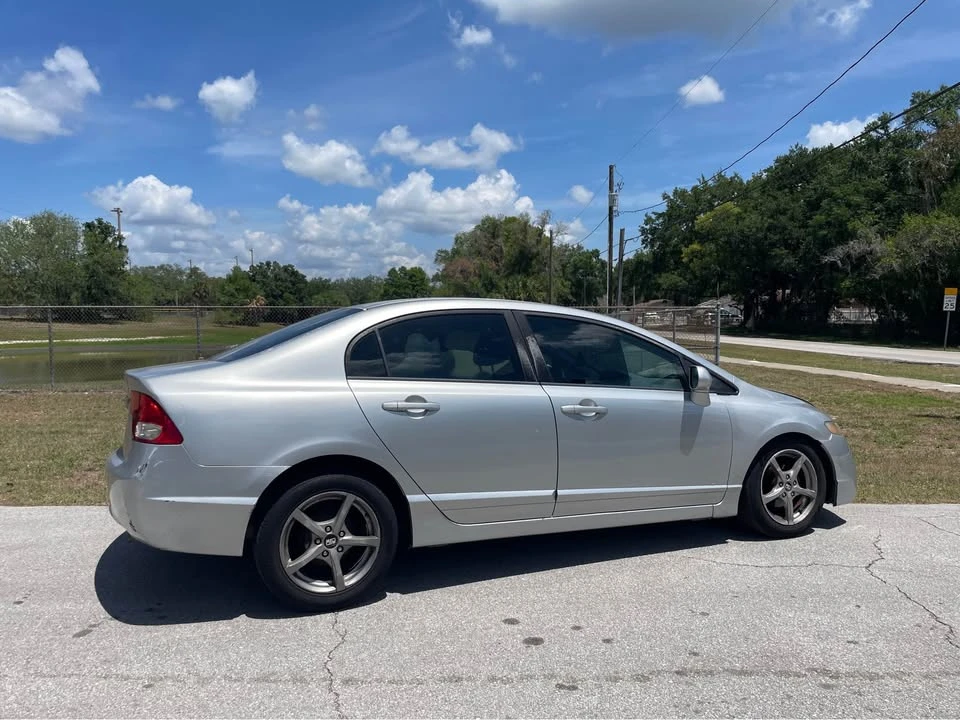 2011 Honda Civic 8th Gen - Image 2 of 11