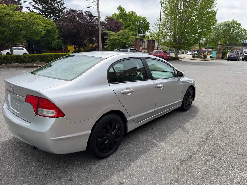 2011 Honda Civic 8th Gen - Image 3 of 8