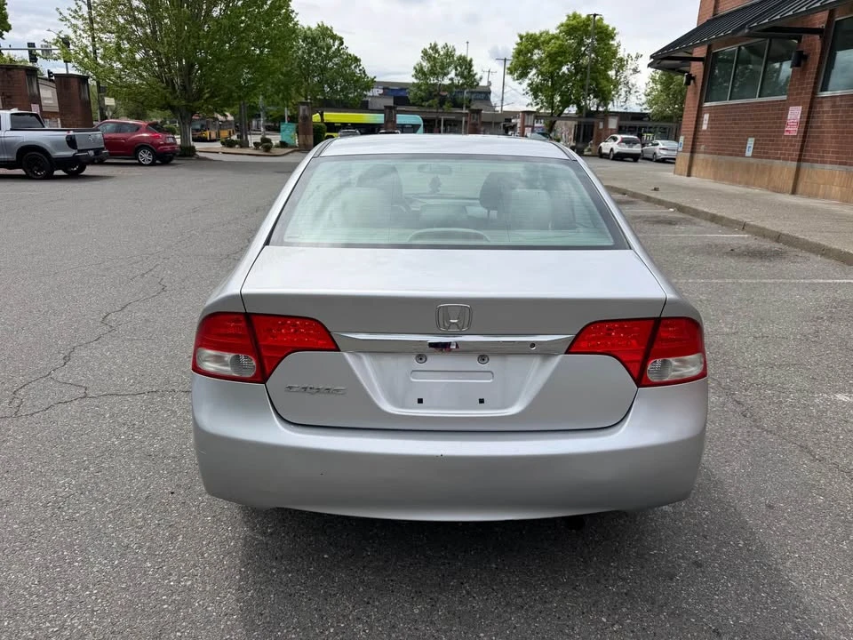 2011 Honda Civic 8th Gen - Image 2 of 8