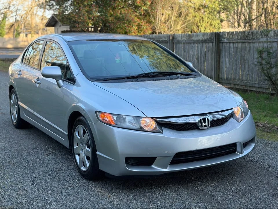 2011 Honda Civic 8th Gen - Image 3 of 15