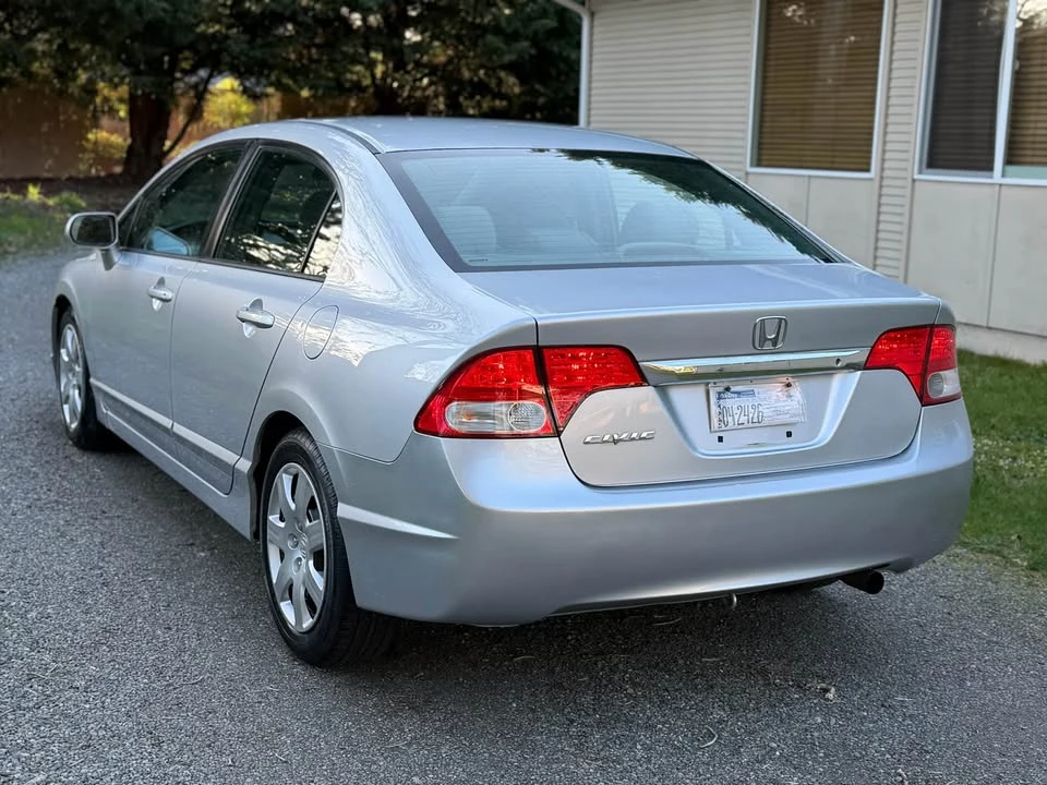 2011 Honda Civic 8th Gen - Image 5 of 12