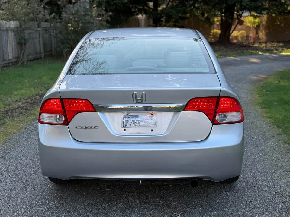 2011 Honda Civic 8th Gen - Image 5 of 15