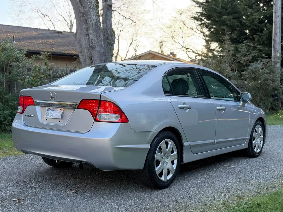2011 Honda Civic 8th Gen - Image 3 of 12