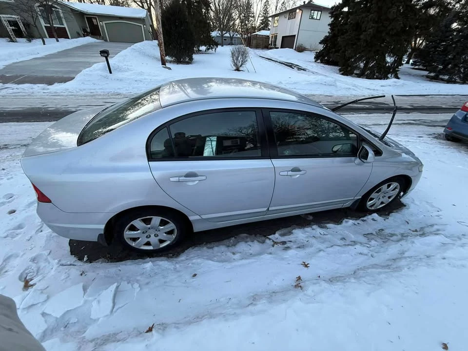 2011 Honda Civic 8th Gen - Image 3 of 13