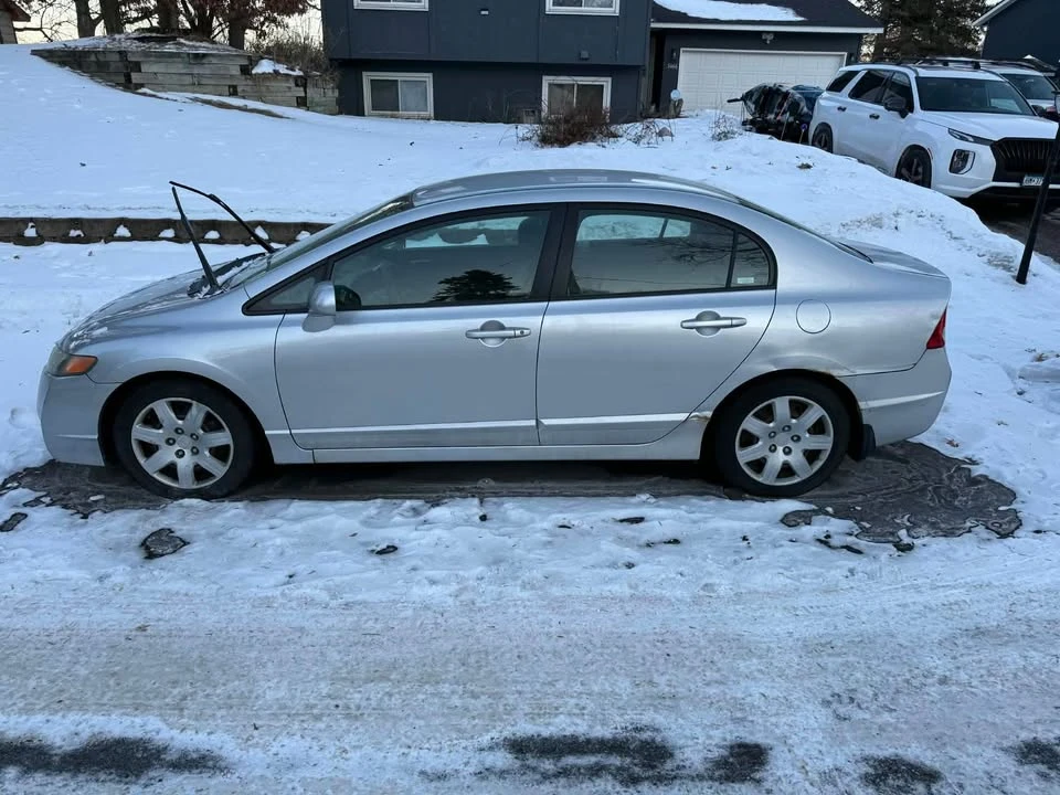 2011 Honda Civic 8th Gen - Image 2 of 13