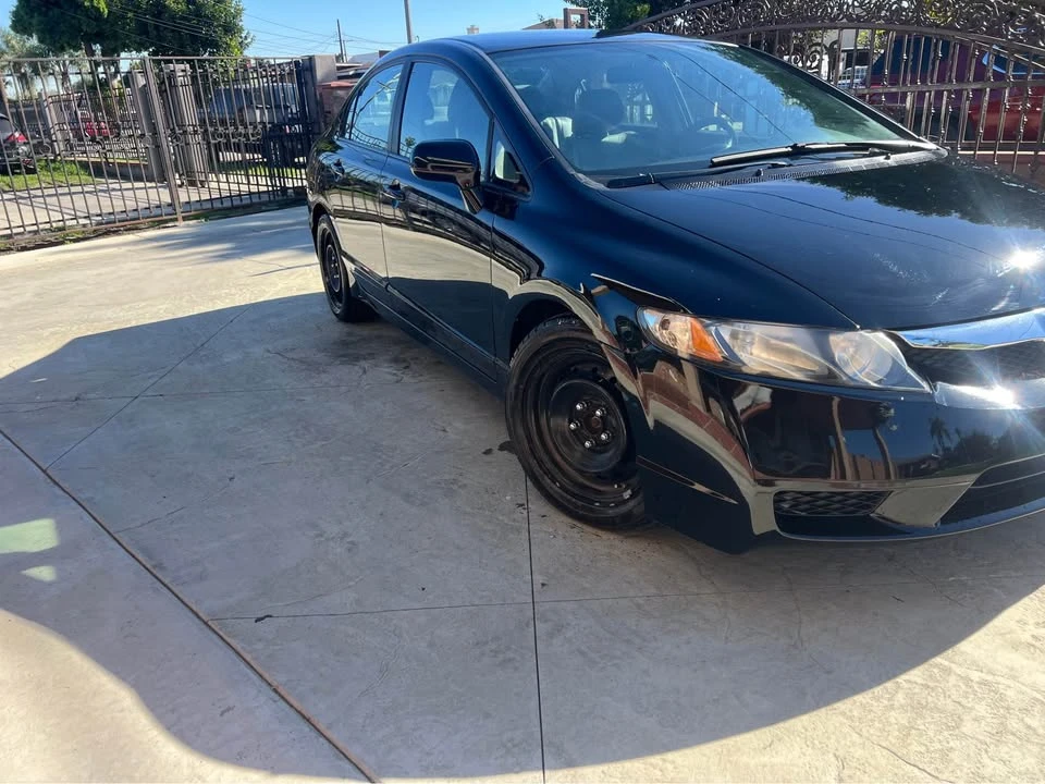 2011 Honda Civic 8th Gen - Image 2 of 7