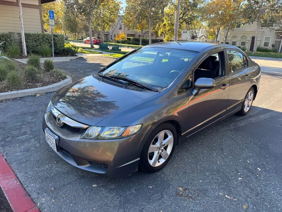2011 Honda Civic 8th Gen - Image 3 of 9