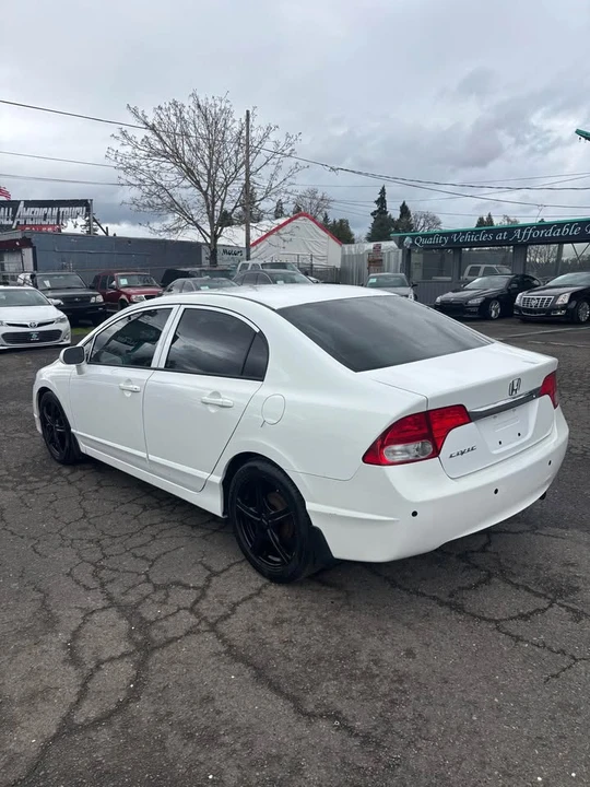 2011 Honda Civic 8th Gen - Image 5 of 12
