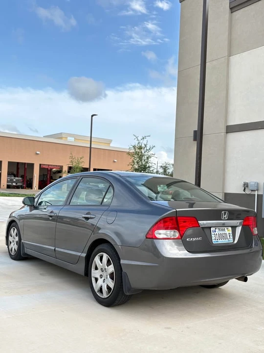 2011 Honda Civic 8th Gen - Image 4 of 17