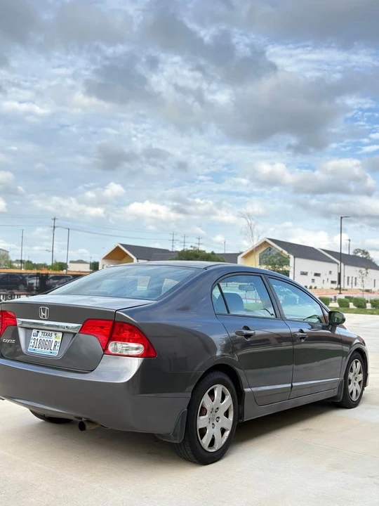 2011 Honda Civic 8th Gen - Image 8 of 17