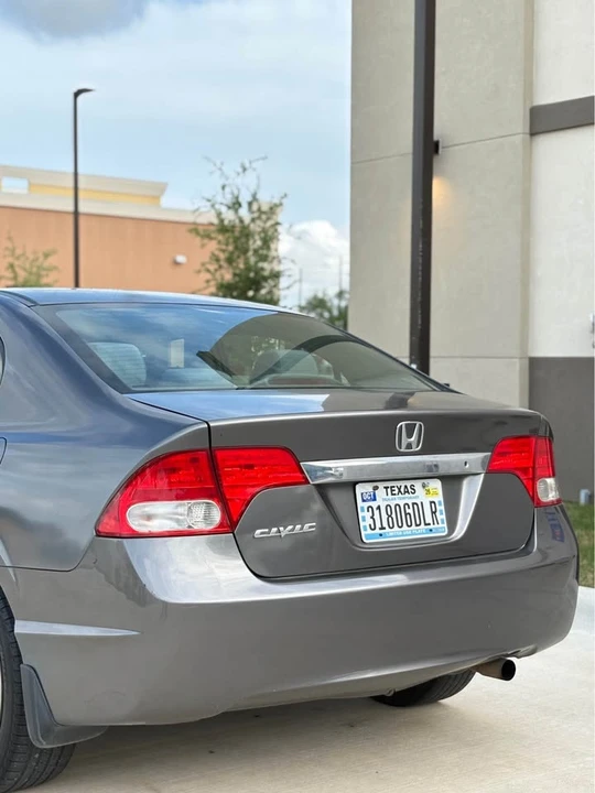 2011 Honda Civic 8th Gen - Image 6 of 17