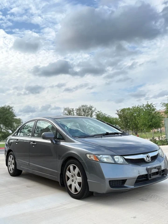 2011 Honda Civic 8th Gen - Image 3 of 17