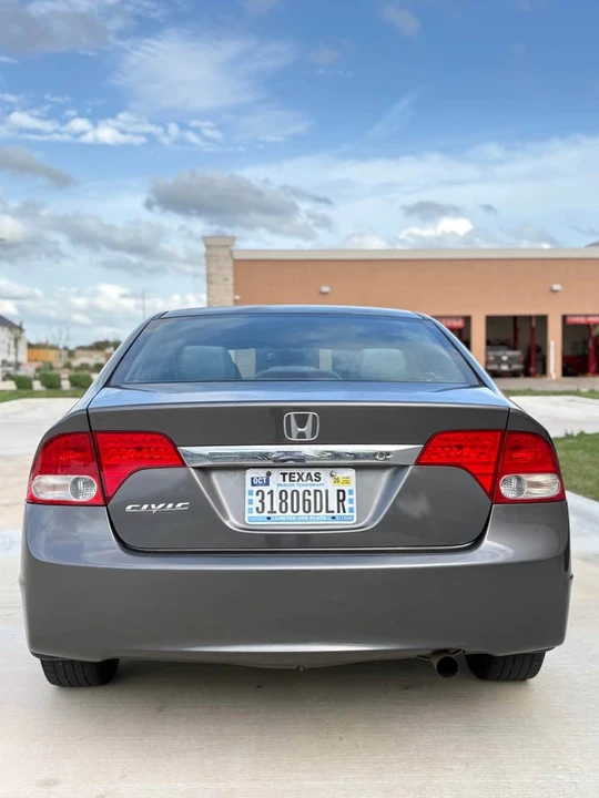 2011 Honda Civic 8th Gen - Image 7 of 17