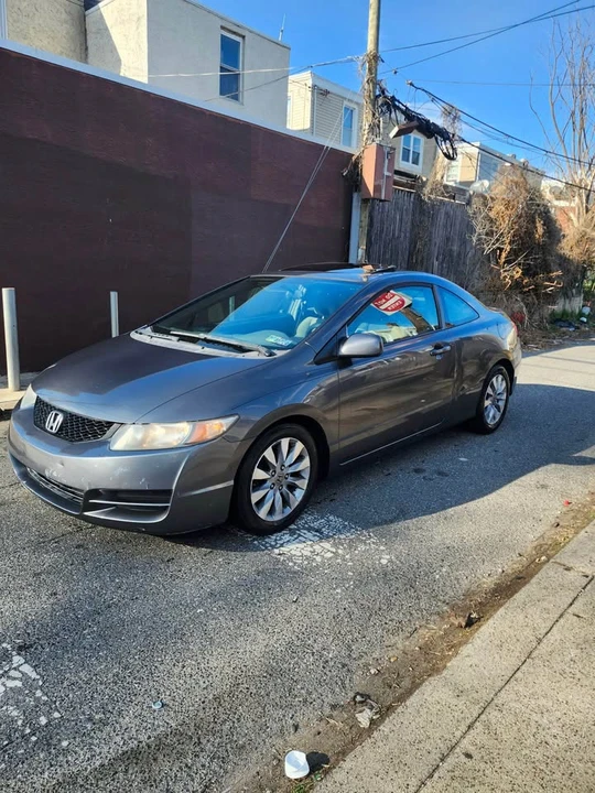 2011 Honda Civic 8th Gen - Image 2 of 8
