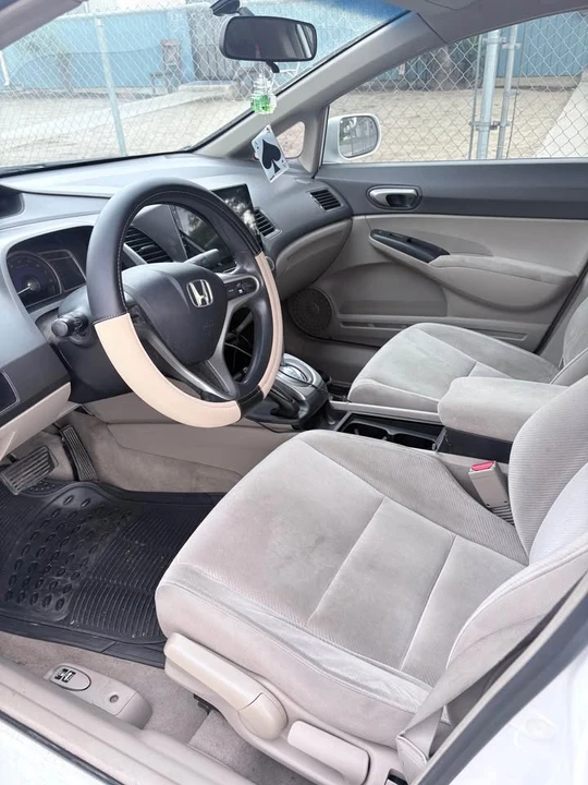 2011 Honda Civic 8th Gen - Image 7 of 15