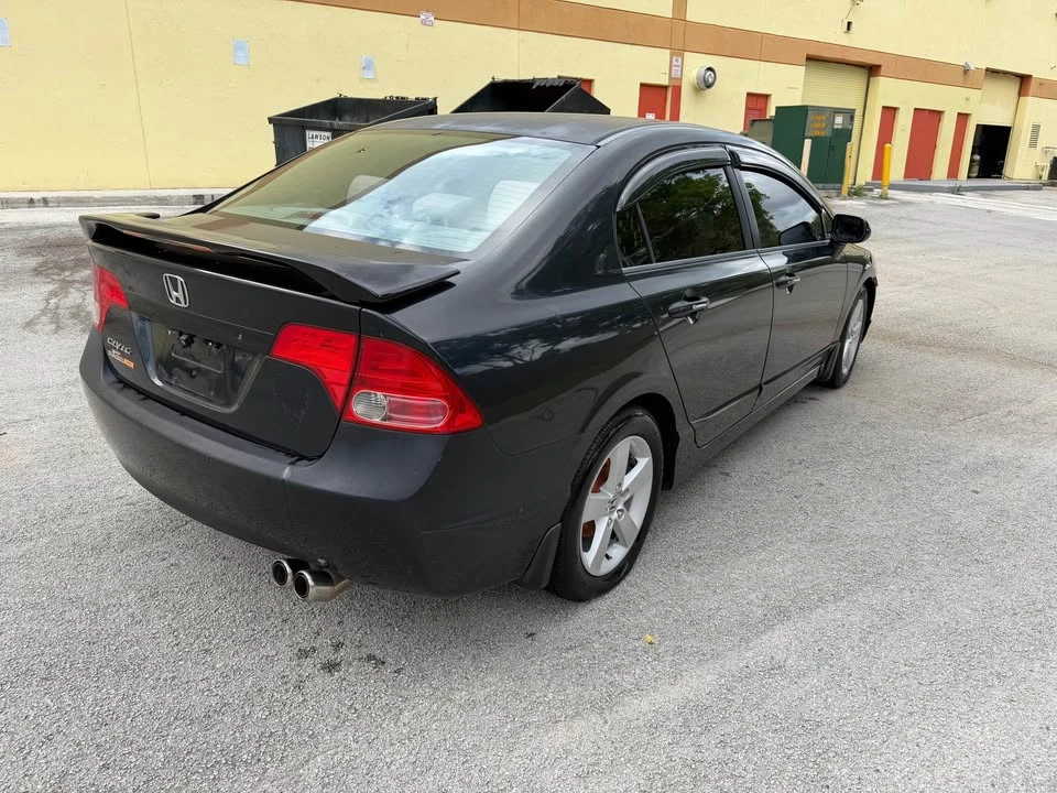 2011 Honda Civic 8th Gen - Image 2 of 2