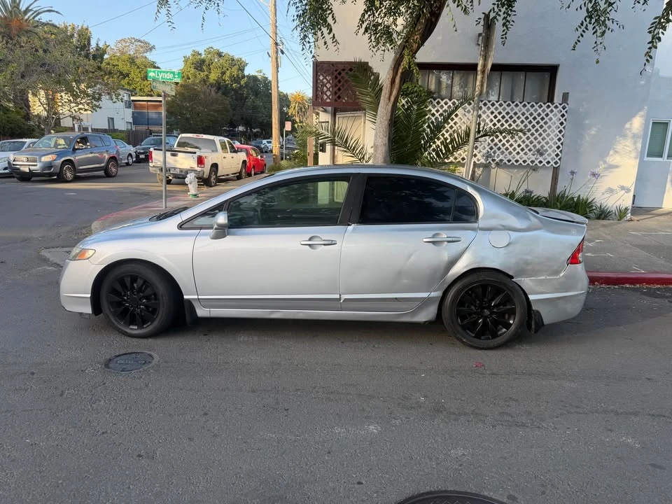 2011 Honda Civic 8th Gen - Image 9 of 18
