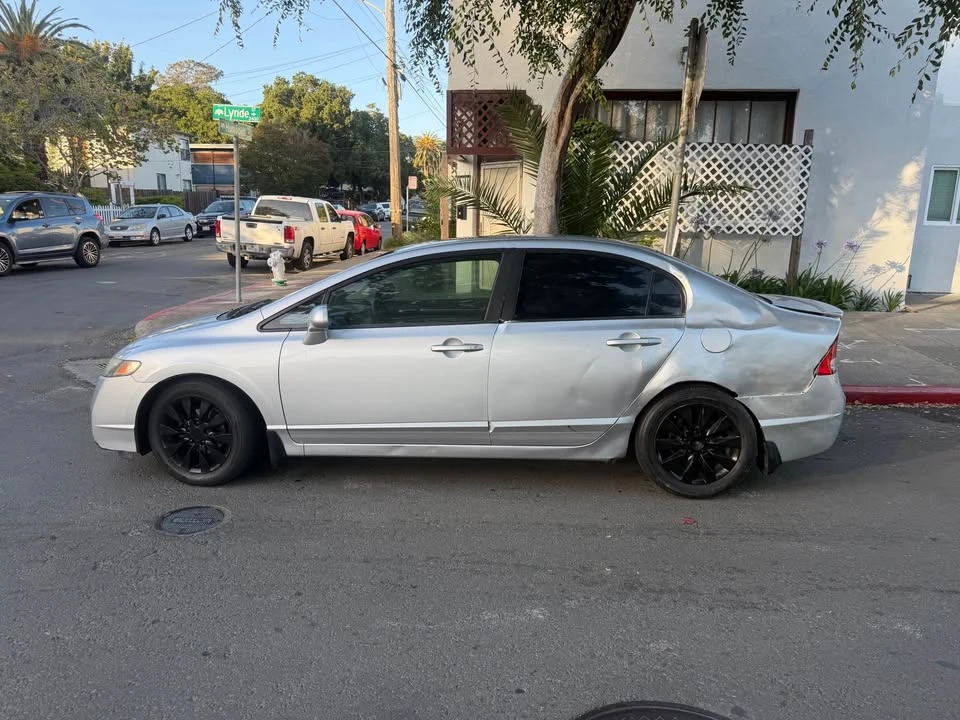 2011 Honda Civic 8th Gen - Image 8 of 18