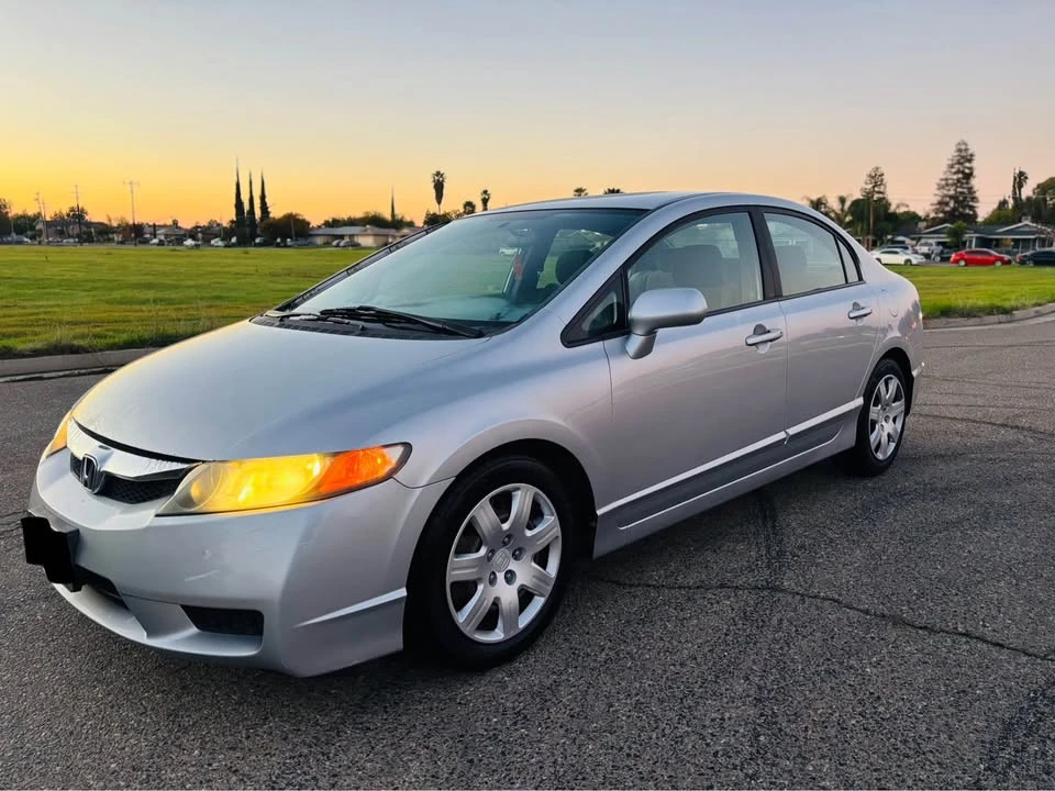 2011 Honda Civic 8th Gen - Image 2 of 16
