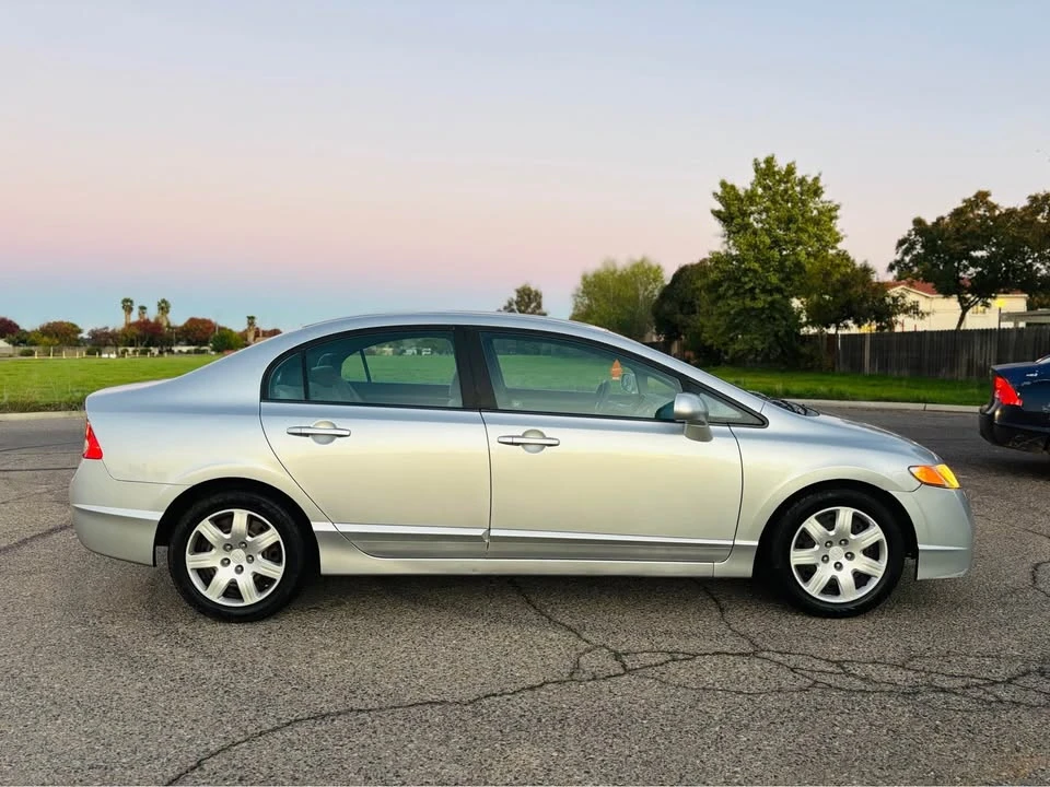 2011 Honda Civic 8th Gen - Image 4 of 16