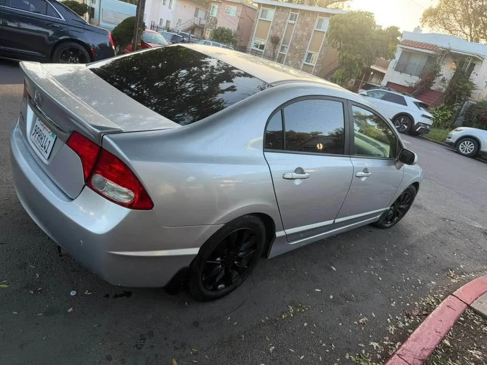 2011 Honda Civic 8th Gen - Image 2 of 13